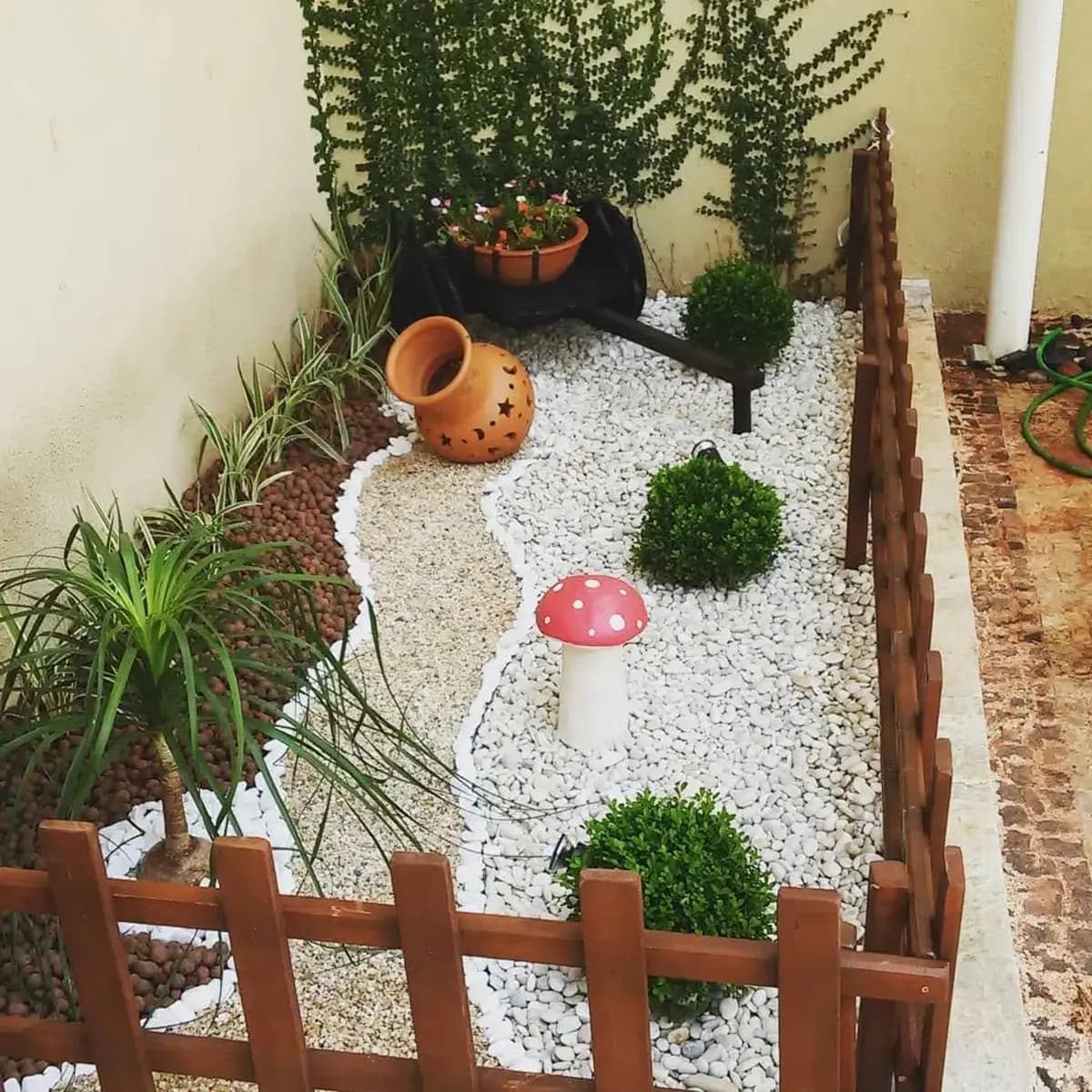 Pedra Dolomita Branca N° 2 Para Jardim 4kg Branco 3 Cm 4 Cm